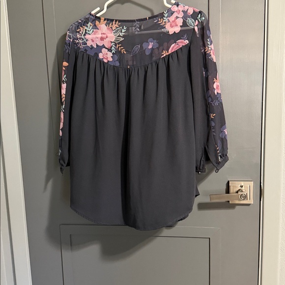 LC Lauren Conrad Navy Floral Blouse - Picture 4 of 5